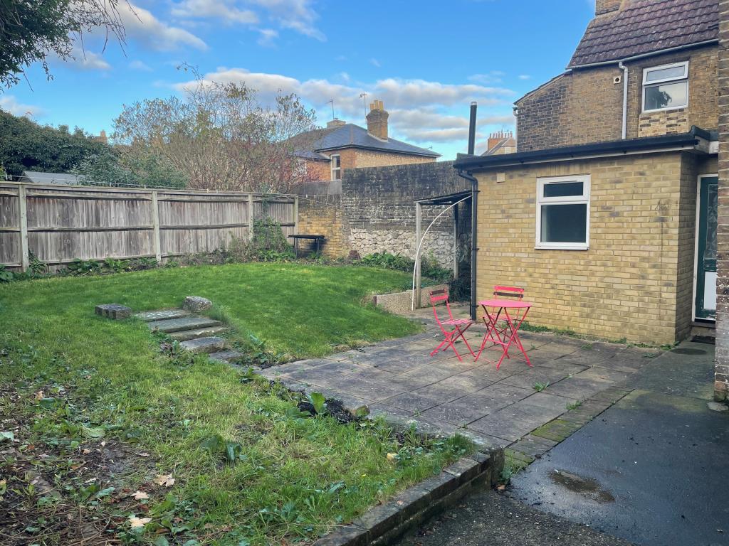 Lot: 112 - FORMER LICENCED EIGHT-BEDROOM HMO WITH POTENTIAL -